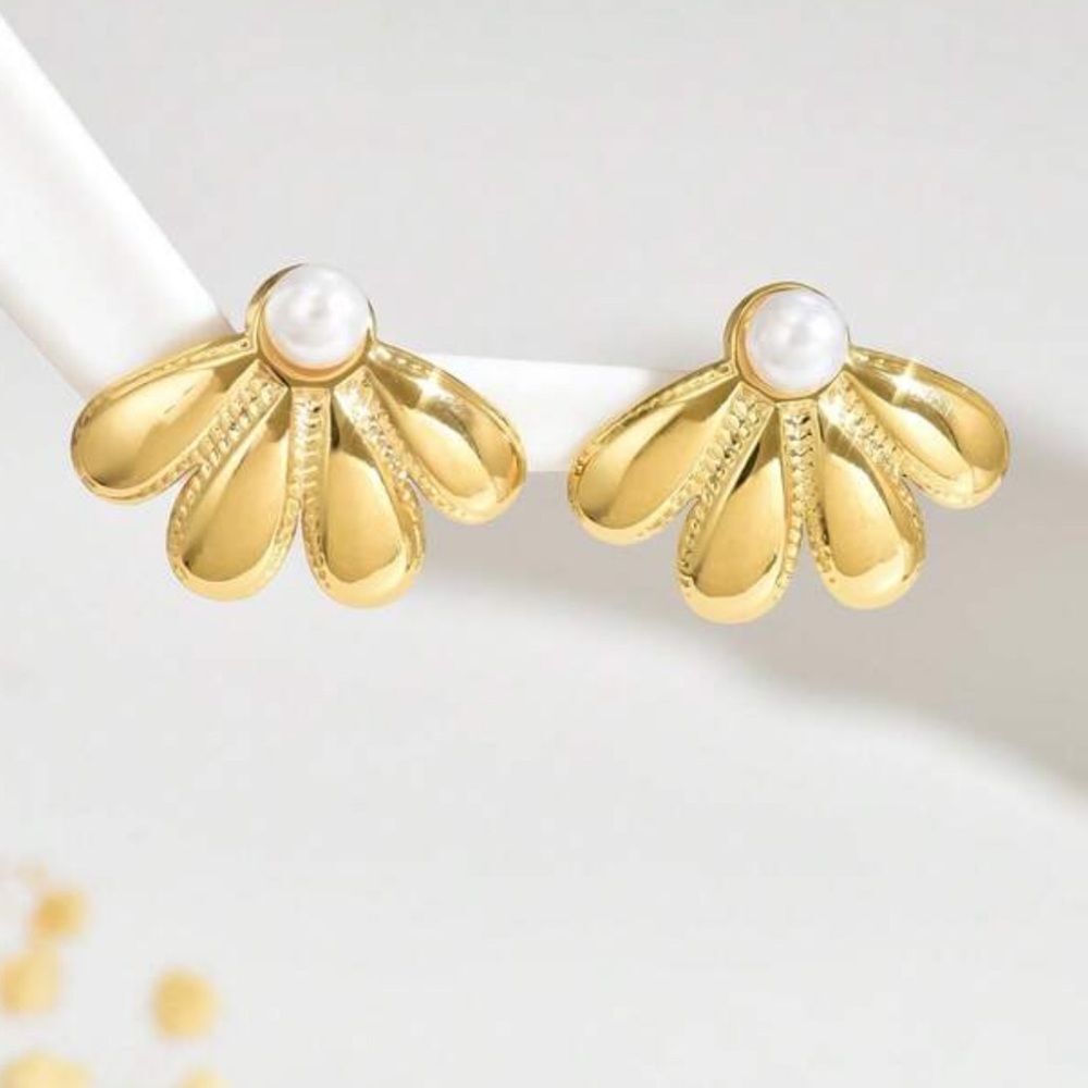 Elegant Gold Flower Earrings A1401
